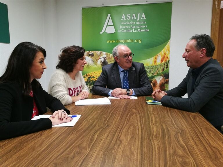 Ciudadanos y ASAJA CLM se reúnen para buscar soluciones a los problemas del sector de los frutos secos