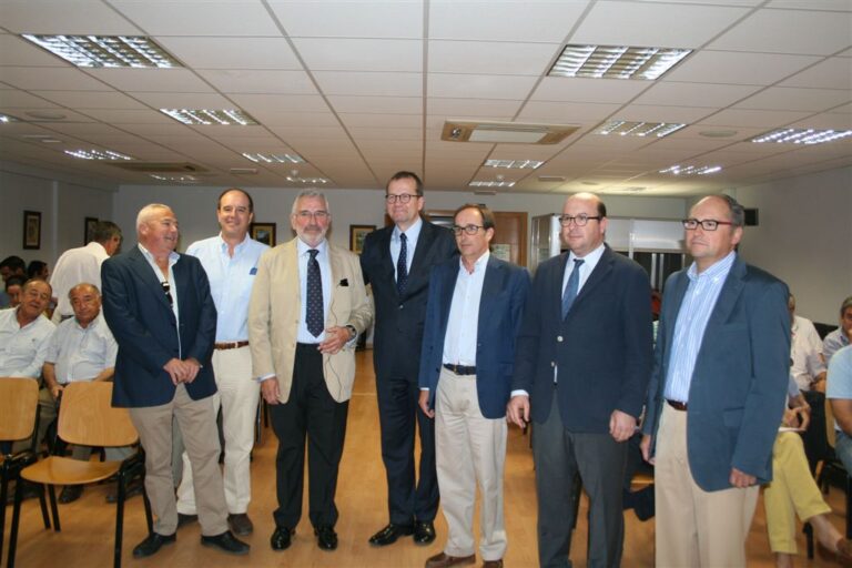 Pekka Pesonen se reúne con la junta directiva de Asaja Córdoba y destaca la necesidad de crear cooperativas fuertes