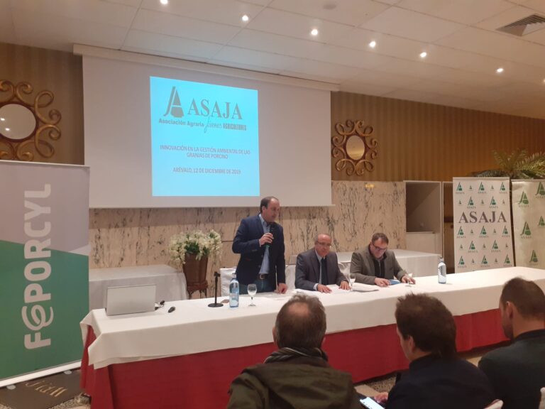 Asaja de Ávila ha desarrollado en Arévalo un encuentro del sector porcino Castellano y Leonés, con la participación de los principales grupos empresariales que operan en el sector