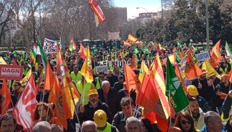 Las promesas, tras las protestas de los agricultores y ganaderos, vuelven a quedar en papel mojado: el Parlamento Europeo aprueba la Directiva de Emisiones Industriales