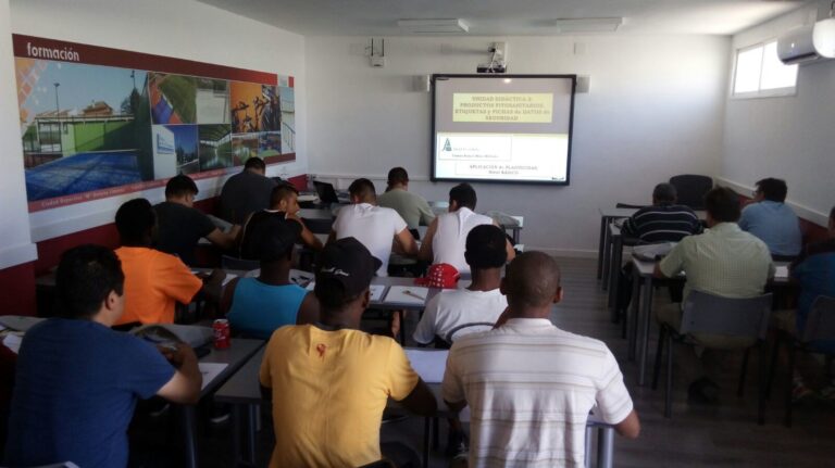 Asaja Córdoba y ‘la Caixa’ desarrollan un programa de formación agraria para la inserción laboral de personas en riesgo de exclusión