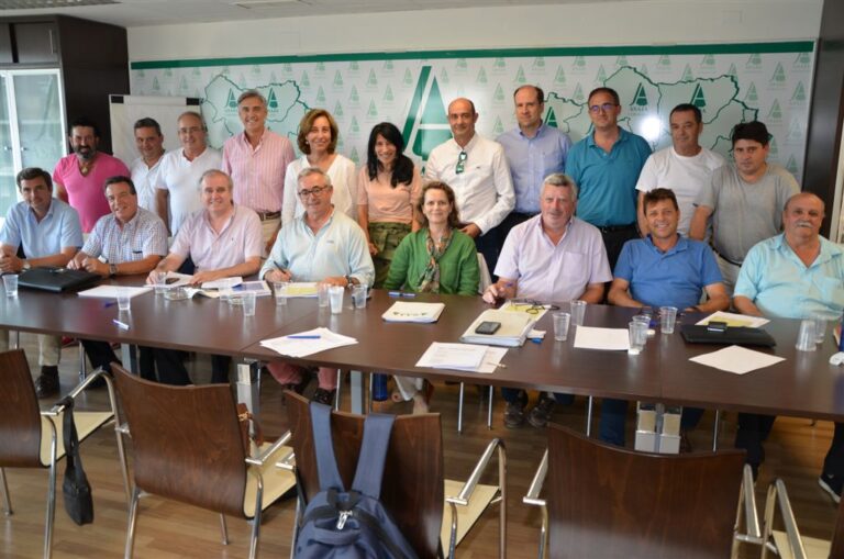 ASAJA-SEVILLA y CCOO firman la renovación del convenio provincial del campo hasta 2021