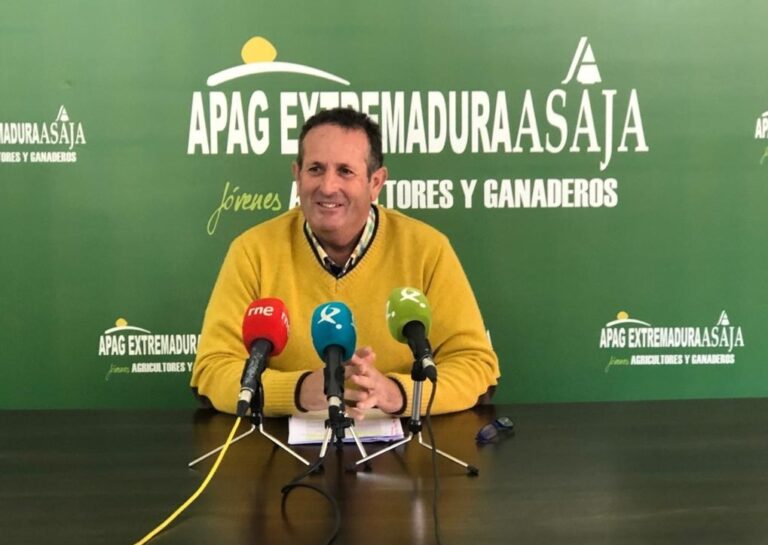 APAG Extremadura ha criticado la prohibición de cosechar aceituna por la noche y el exceso de regulación en el medio rural