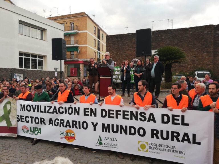 Los agricultores protestan en Adamuz, Córdoba en defensa del sector agrario y el medio rural