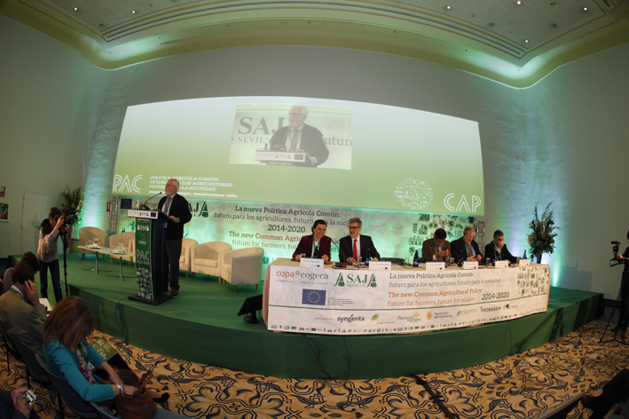 Más de 300 agricultores de 20 países de la UE defienden en Sevilla el carácter sostenible, innovador y estratégico de la actividad agraria