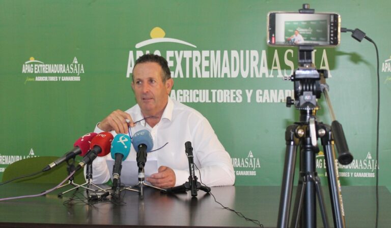Apag Extremadura Asaja hará una tractorada en Iberovi-nac para exigir soluciones a la difícil situación de la producción vinícola