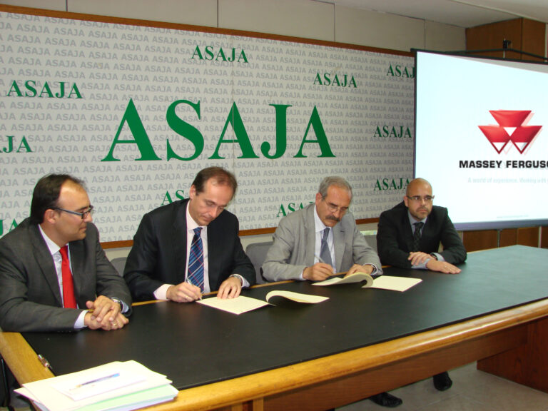 ASAJA ha firmado hoy, en su sede nacional, un acuerdo de colaboración con AGCO IBERIA, S.A. (MASSEY FERGUSON, FENDT ,  VALTRA y CHALLENGER)