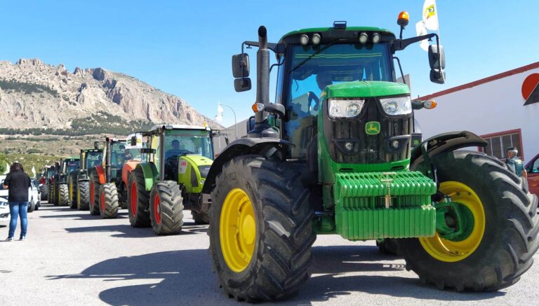 200 personas se movilizaron en los Vélez para reclamar una PAC justa con la agricultura y la ganadería de Almería
