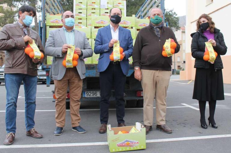Asaja Alicante dona 900 Kilos de naranjas ecológicas de Orihuela a escolares de León en apoyo a la promoción de nuestro producto agrario