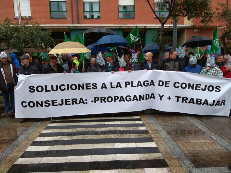 Asaja León manifestación en Ponferrada contra la plaga de conejos