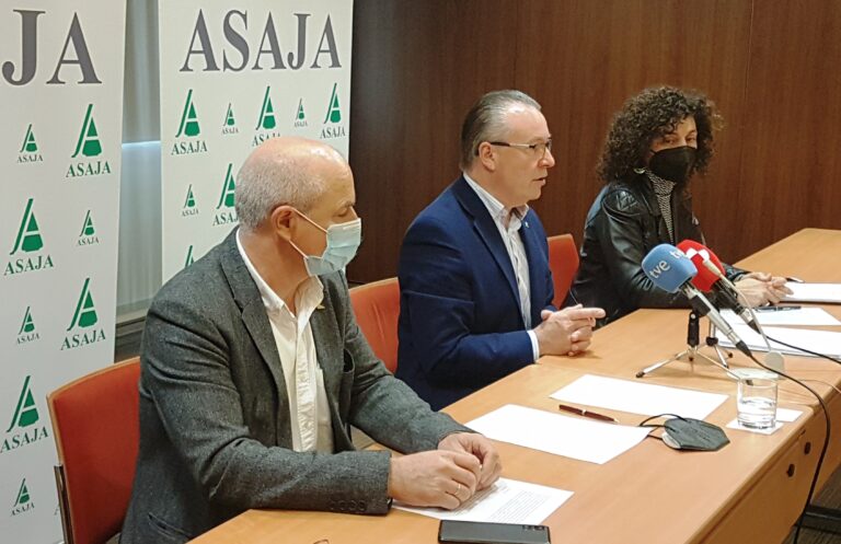 Asaja de Castilla y León insta a azucarera a que abone sin demora el dinero que debe a los remolacheros