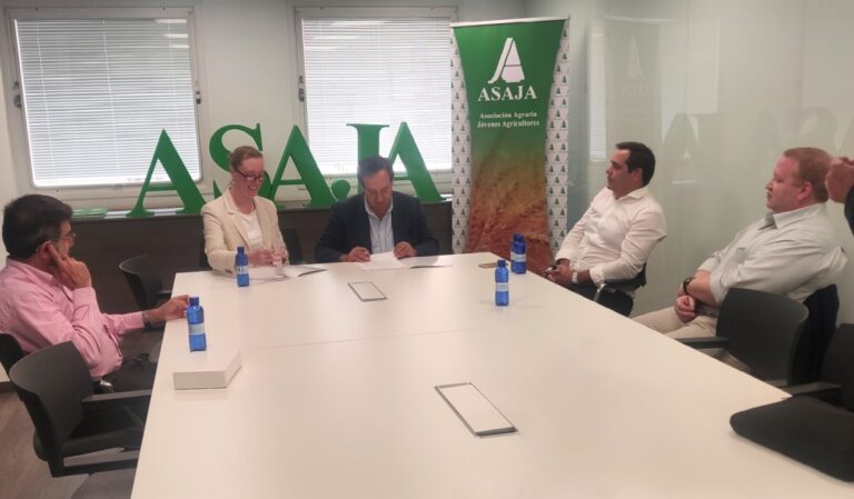 Asaja y Vestaron unen sus fuerzas en la protección sostenible del cultivo del tomate