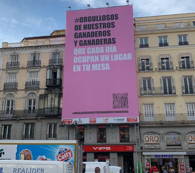 El sector porcino reivindica con orgullo el trabajo que realizan a diario decenas de miles de ganaderos