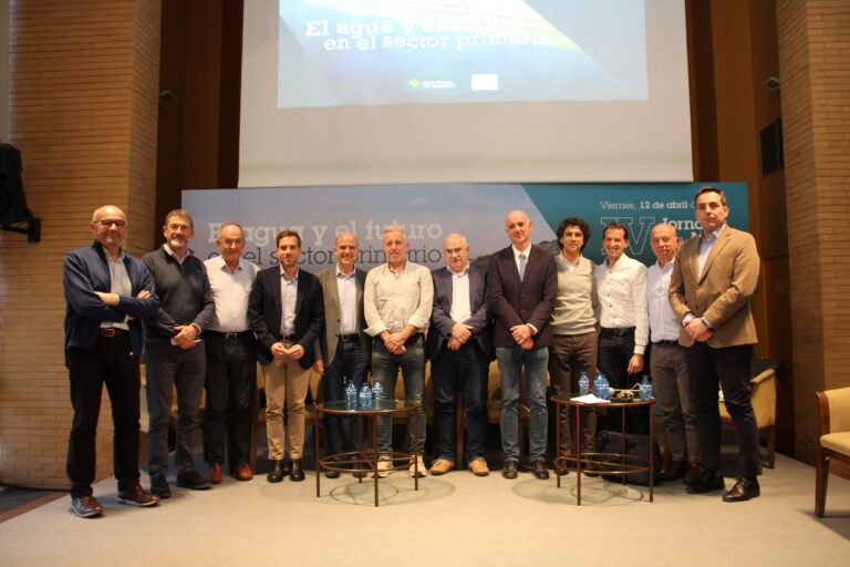 UAGN. Sala llena en la IV Jornada del Agro, dedicada al Canal de Navarra