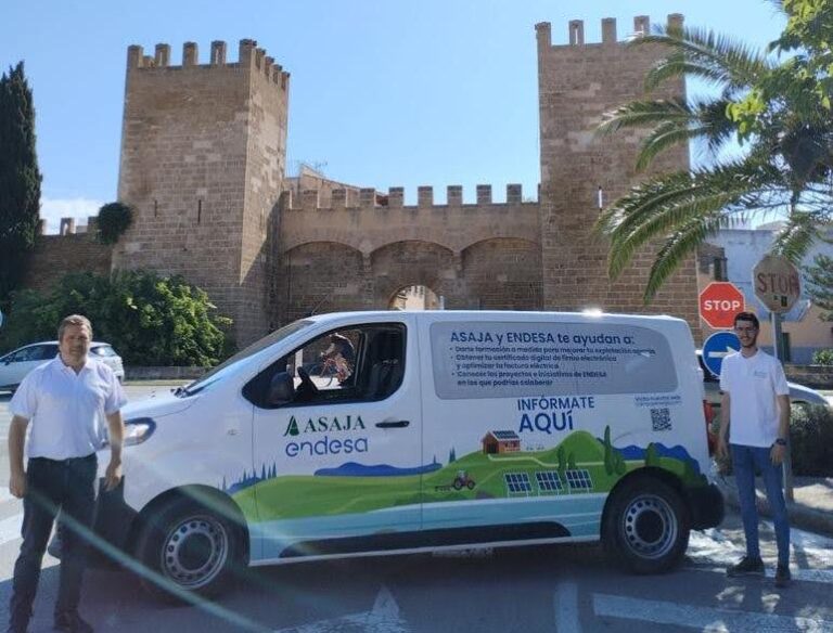 La oficina móvil de Endesa y Asaja llega a Alcúdia con un innovador programa para capacitar a jóvenes agricultores en digitalización rural y cursos de formación