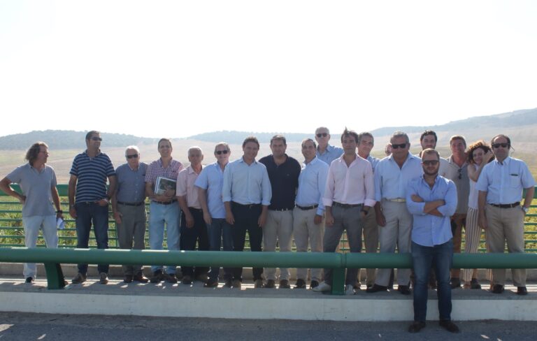 Asaja Cádiz, ayuntamiento de Espera y Delegación de Agricultura trabajan conjuntamente para la limpieza del arroyo el salado