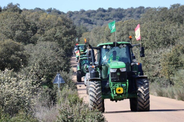 APAG Extremadura Asaja muestra su satisfacción por el desarrollo de la primera jornada de la tractorada a Madrid en defensa del campo