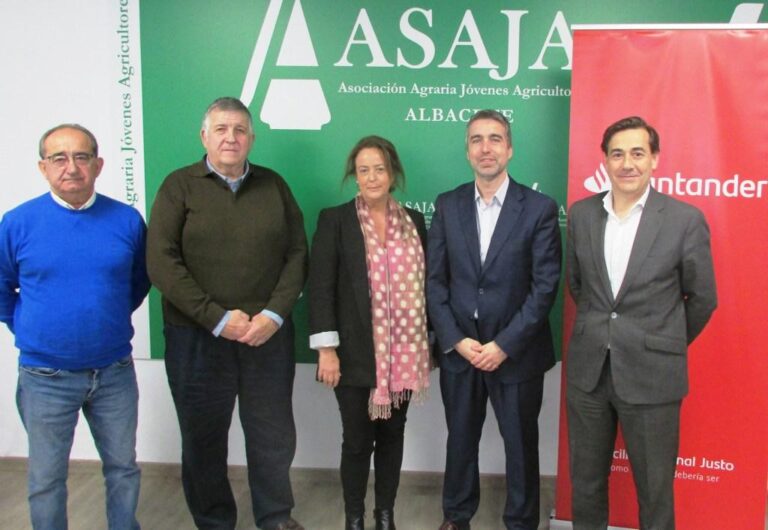 Asaja Albacete y Banco Santander renuevan el convenio de colaboración para la tramitación de las ayudas de la PAC