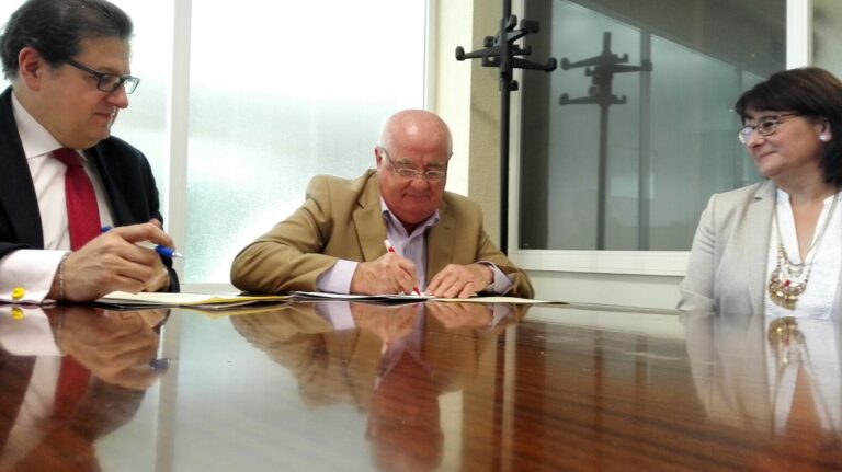 ASAJA-Jaén firma un convenio con Olivarum, el laboratorio de la Fundación Caja Rural