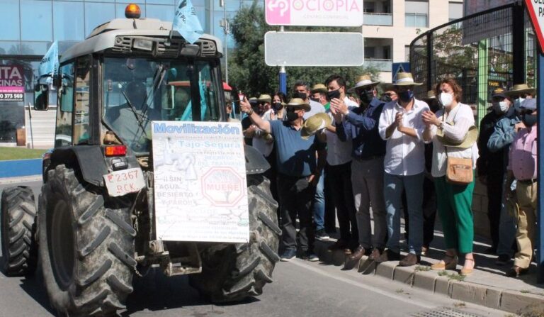 Oleada de protestas en el día de San Isidro por diversos municipios de la provincia contra los recortes del Trasvase