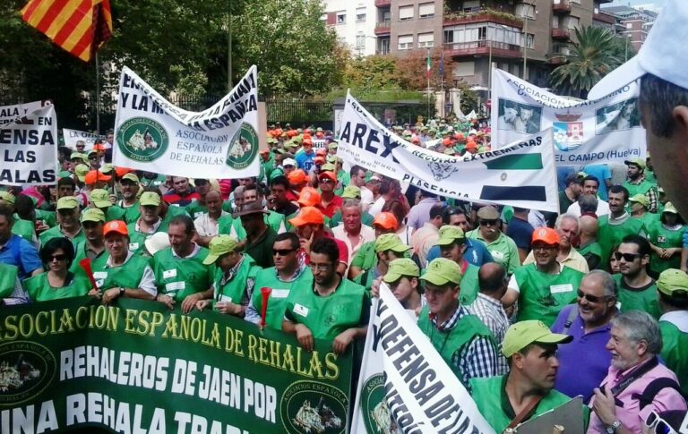 6.000 monteros y rehaleros de toda España protestan en Madrid