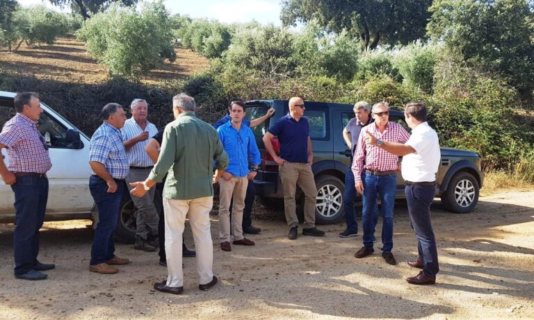 Pedro Gallardo acude a SETENIL de la bodegas para arropar a los agricultores y ganaderos afectados por la lluvia y el granizo