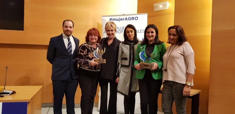 La ganadera de Asaja Toledo, Carolina Fernández, recibe el premio Mujer Agro 2018