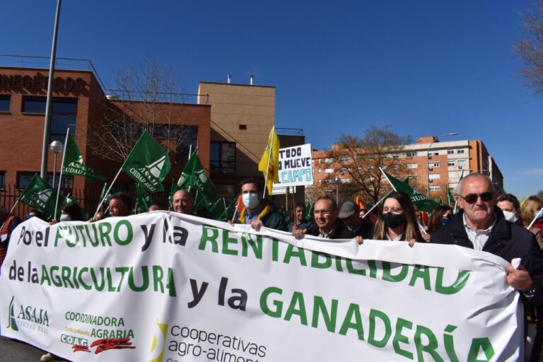 Cerca de 4.000 agricultores, más de 300 tractores y un centenar de cooperativas gritan ¡BASTA YA! En Ciudad Real
