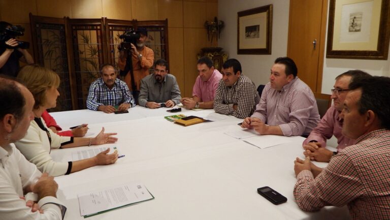 ASAJA y COAG piden a Ortiz que haga pedagogía con las comercializadoras para  que pongan en marcha los mecanismos de gestión de crisis
