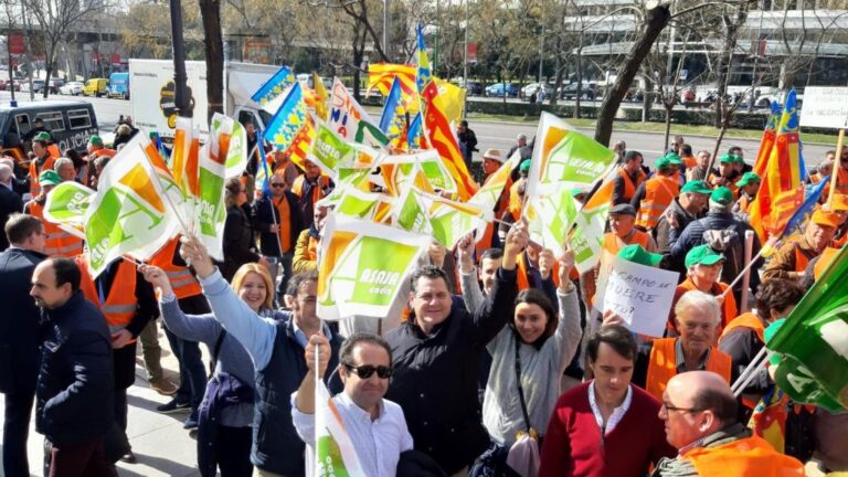 Una delegación de Asaja-Cádiz en la concentración de Madrid por la situación de los cítricos