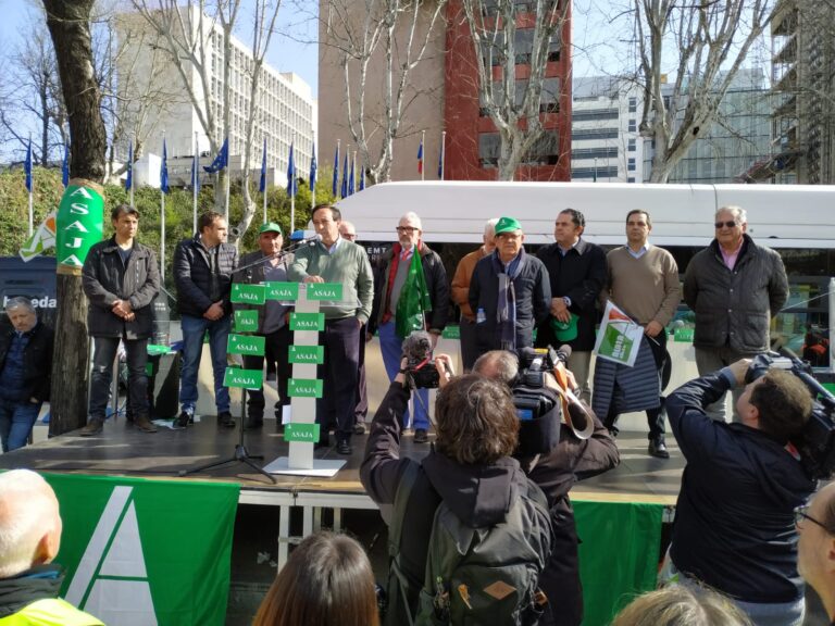 ASAJA  SE MOVILIZÓ EN MADRID PARA  RECLAMAR MEDIDAS DE CHOQUE PARA EL SECTOR DE LOS CITRICOS