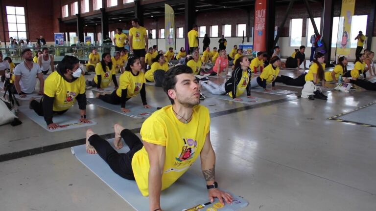 Clase multitudinaria de yoga en México para promocionar una alimentación saludable con los aceites de oliva como grandes protagonistas