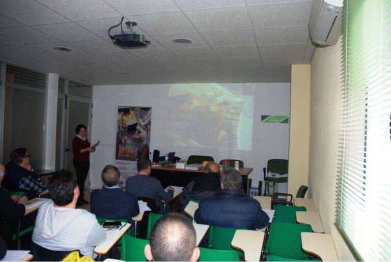 Apag Guadalajara. Más de un centenar de apicultores participan en las segunda edición de los seminarios técnicos