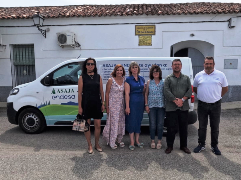 Desembarca en Extremadura la innovadora oficina móvil de Asaja y Endesa para ayudar a digitalizar las zonas rurales