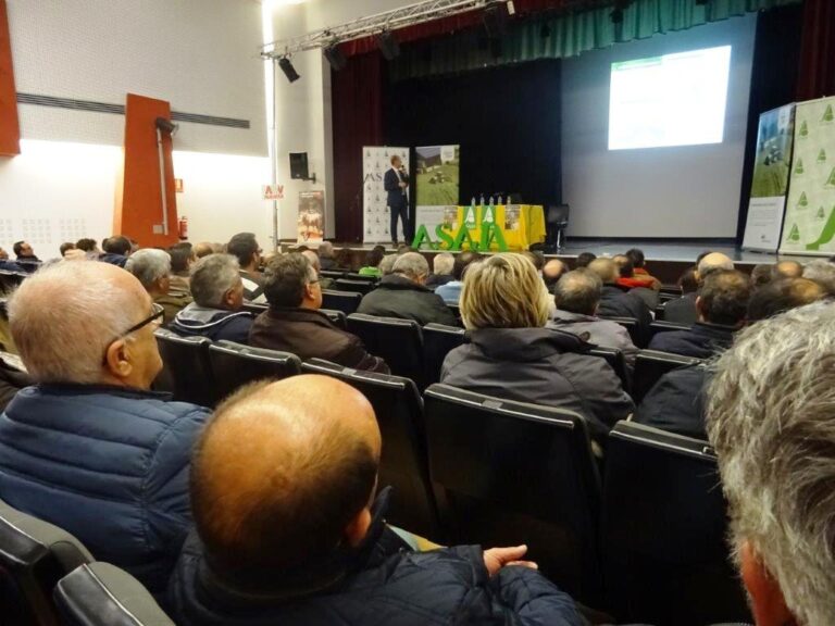 ASAJA Salamanca reúne a 150 personas en una jornada en Vitigudino