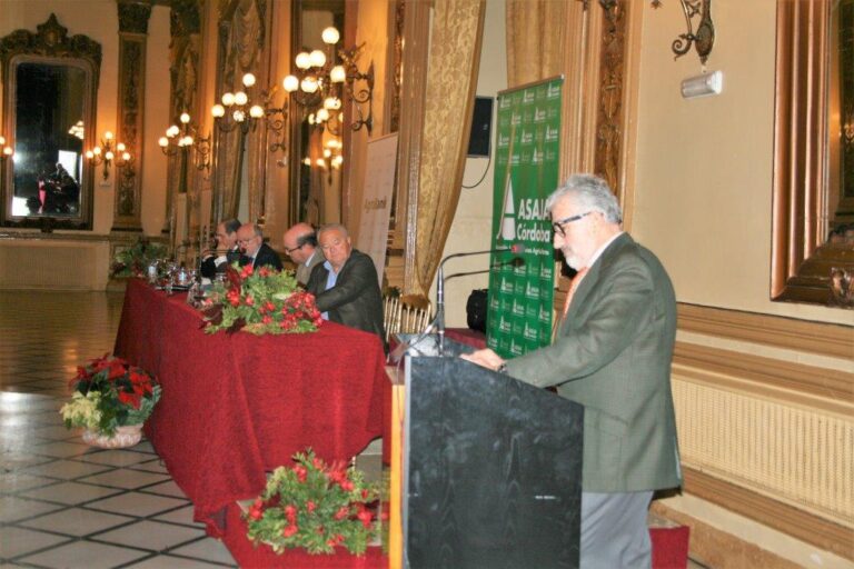 Asaja de Córdoba. Asaja y AgroBank despiden el año con una jornada técnica ante más de 150 empresarios del sector agrícola
