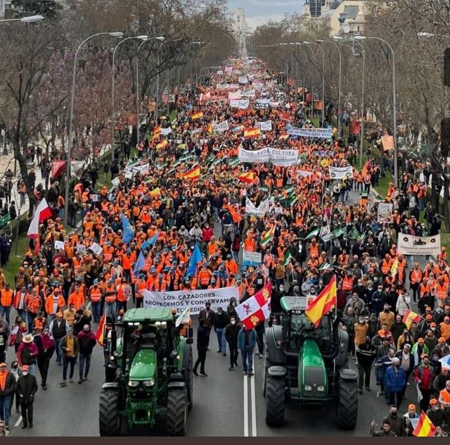 El campo inunda Madrid en una manifestación histórica