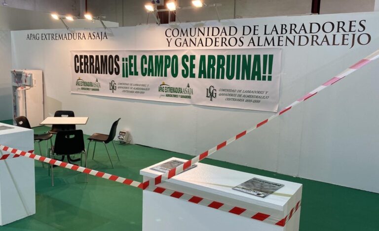Asaja y la CLYGA cierran el stand durante la inauguración de IBEROVINAC como protesta porque “El Campo se Arruina”