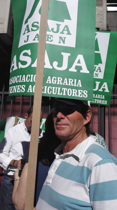 ASAJA-Jaén se solidariza con los trabajadores del laboratorio de Sanidad Animal y asiste a la concentración que organizan para evitar su cierre