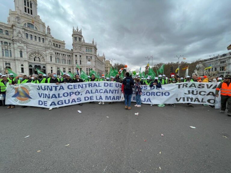 La marcha Juntos por el Campo, con más de 3.000 agricultores, ganaderos y cazadores alicantinos, dobla previsiones y suma 400.000 asistentes