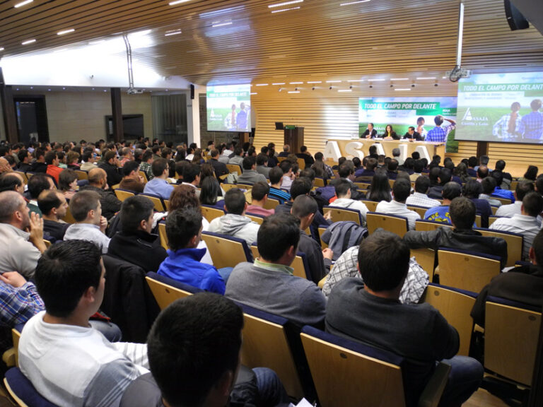 ASAJA Castilla y León pide un compromiso de las instituciones para que  las buenas cifras de incorporación se consoliden en el tiempo y garanticen el cambio generacional del sector