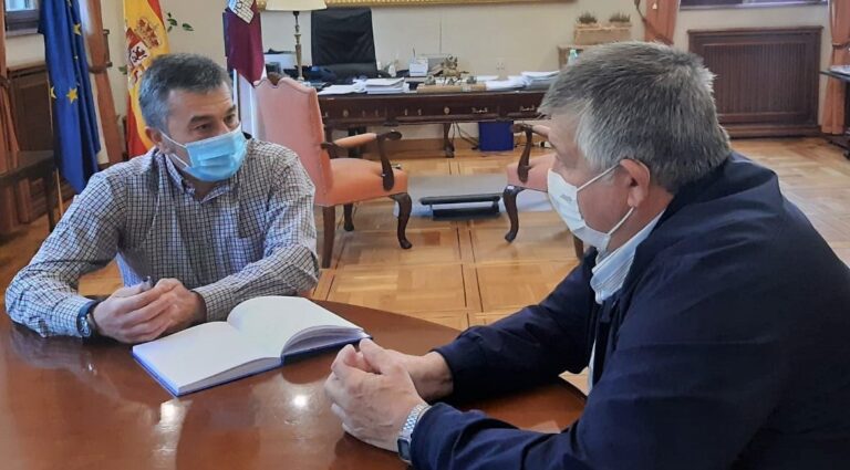 Asaja Albacete informa al Subdelegado del Gobierno en Albacete Miguel Juan Espinosa del itinerario y la tabla reivindicativa de las movilizaciones del día 27 en Albacete
