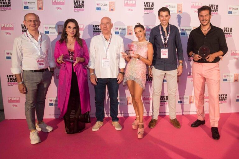 Los comunicadores Diego Losada, Carmen Chaparro y Flora González reciben los Pink Awards por su labor divulgativa en torno al sector porcino
