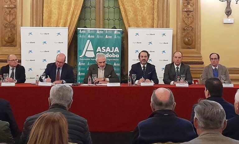 AgroBank y Asaja Córdoba despiden el año con una jornada técnica ante más de un centenar de empresarios del sector agrícola