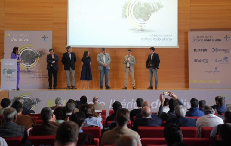 BAYER ofrece al agricultor el equipo más potente del mercado para la protección del olivar