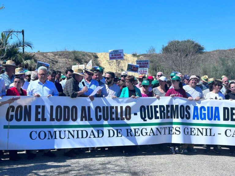 Concentración en Cordobilla. Genil Cabra necesita una solución para los lodos