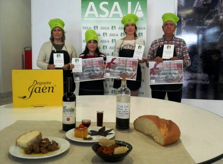 Lucas Ortiz, agricultor jubilado de Valdepeñas se hace con el primer premio del III concurso de recetas  de Asaja-Jaén con su plato Caldereta de Cordero de la Sierra Sur