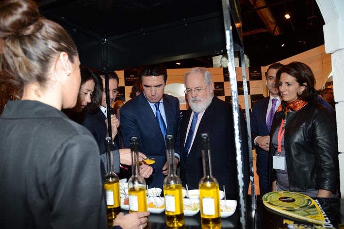 Los aceites de oliva atraen la atención de los Ministros en FITUR