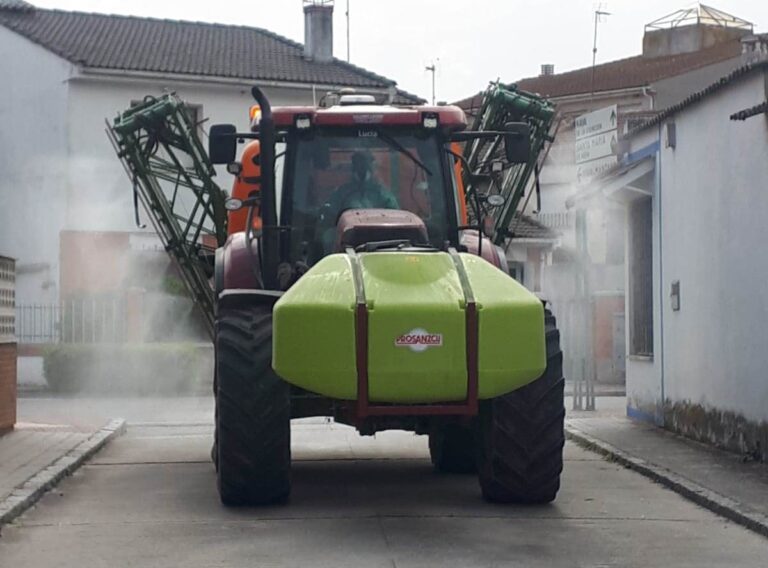 Asaja Salamanca pone a disposición de la Subdelegación del Gobierno, Junta de Castilla y León y Diputación los tractores de todos sus asociados para ayudar a desinfectar las vías públicas de los pueblos de la provincia en este periodo de crisis san