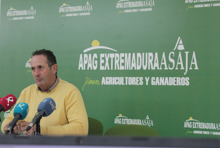 Apag Extremadura Asaja denuncia que la situación de precios de los cereales no repercute en el pienso para los ganaderos